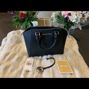Michael Kors black Md Ciara Messenger Bag